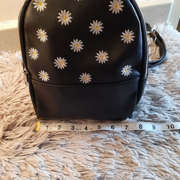 Black with Daisy's Backpack - Picture 8 of 13